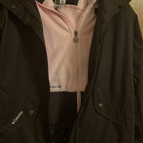 Woman’s Columbia Winter Jacket - Picture 3 of 8